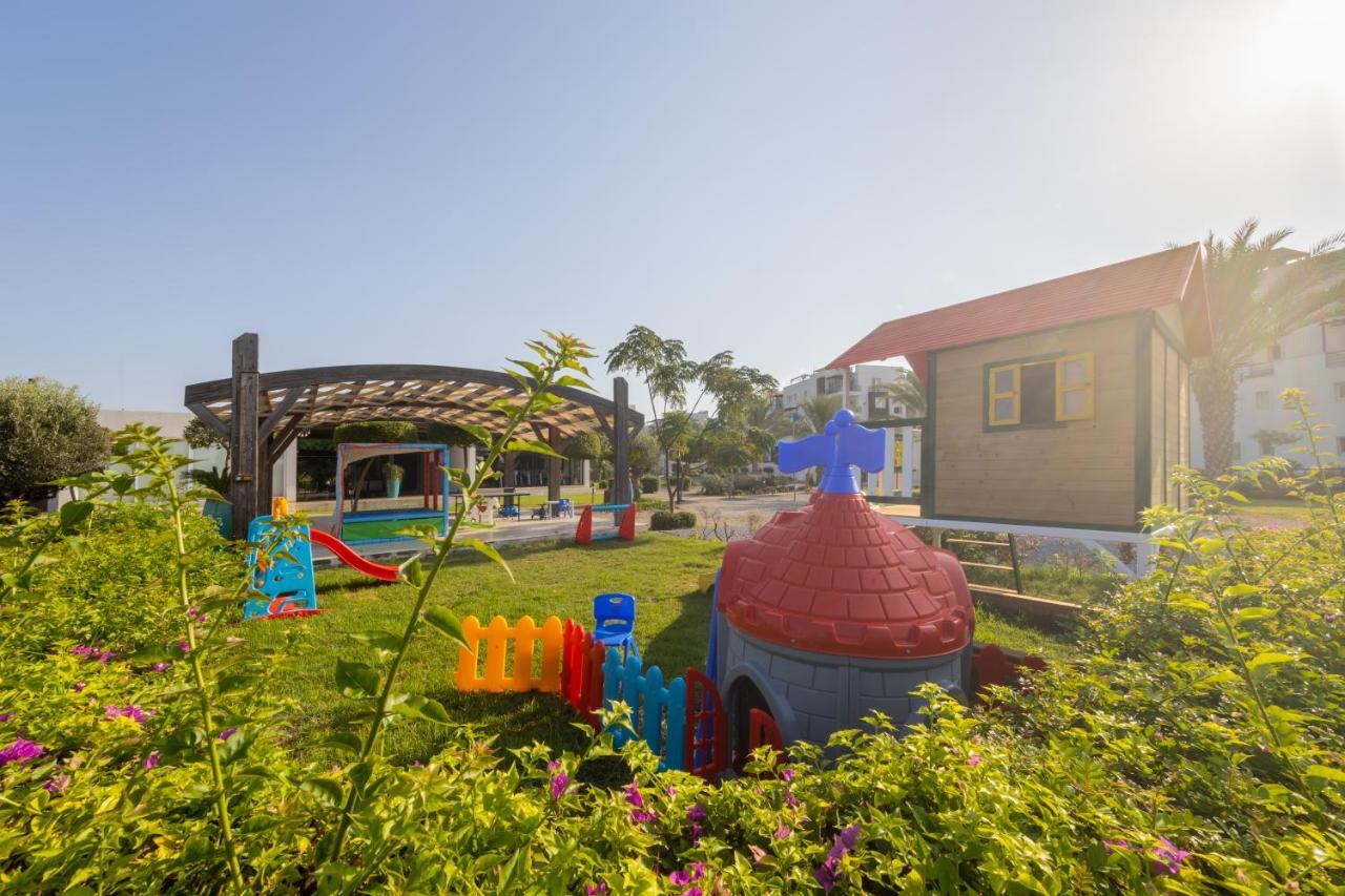 Thalassa Beach Family & Waterpark Resort Vokolidha Extérieur photo
