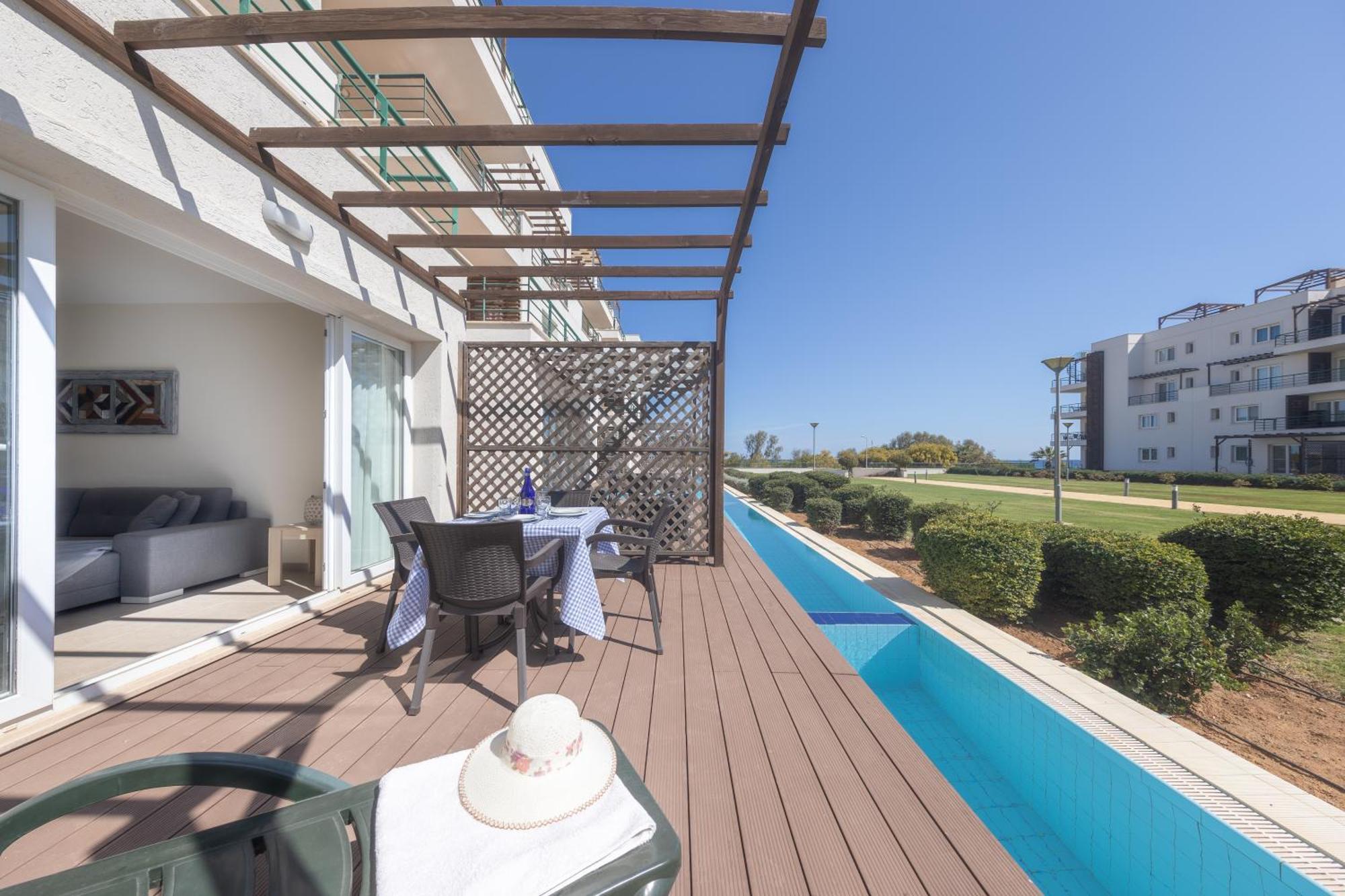 Thalassa Beach Family & Waterpark Resort Vokolidha Extérieur photo